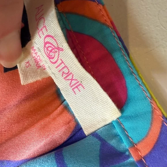 Alice & Trixie 100% silk Mini Dress, XS, like new, so flattering! - Picture 8 of 8